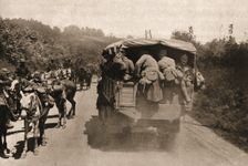 Dans le bataille; des chasseurs d'Afrique, revenant des combats livres au Sud des Dames..., 1918. Creator: Unknown