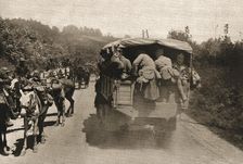Dans le bataille; des chasseurs d'Afrique, revenant des combats livres au Sud des Dames..., 1918. Creator: Unknown