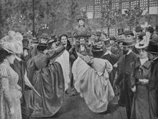 Dans Le Jardin Du Moulin-Rouge 1900