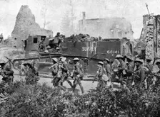 'Dans le Nord delivre; L'outillage de la victoire; un "tank" de ravitaillement; cote des chars..., Creator: Section photographique de l'Armee