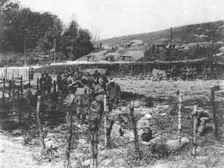 'Dans le secteur de l'offensive Britannique, au Nord de la Somme; Les premiers prisonniers 1916. Creator: Unknown