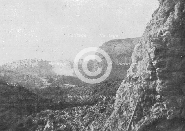 'Dans les forts reconquis de Douaumont et de Vaux; Fosse du fort de Douaumont et..., 1916. Creator: Unknown.