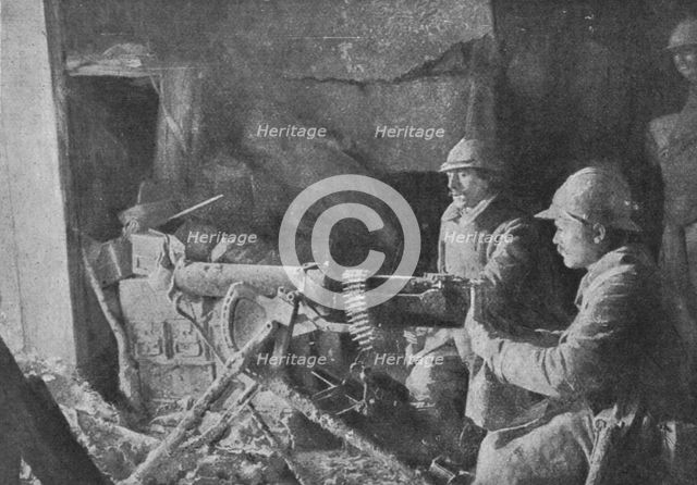 'Dans les forts reconquis de Douaumont et de Vaux; une des mitrailleuses allemandes..., 1916. Creator: Unknown.