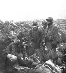 Dans les Hauts-de-Meuse; des sapeurs viennent de rejoindre et de sauver un blesse 1915. Creator: Unknown