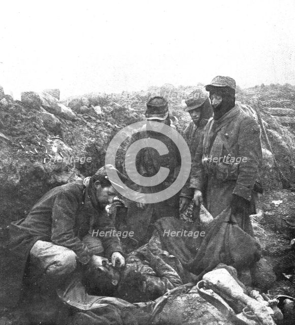 'Dans les Hauts-de-Meuse; des sapeurs viennent de rejoindre et de sauver un blesse', 1915. Creator: Unknown.