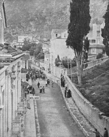'Dans les rues de Trebizonde; La chasse aux Armeniens avant l'entrée des Russes 1916 (1924) Creator: Unknown