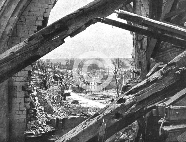 'Dans Montdidier libere; un quartier de Montdidier vu par une breche de l'eglise, apres..., 1918. Creator: Unknown.