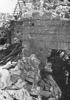 Dans Neuville-Saint-Vaast; Nous avions penetre, le 9 mai, dans Neuville 1915. Creator: Unknown