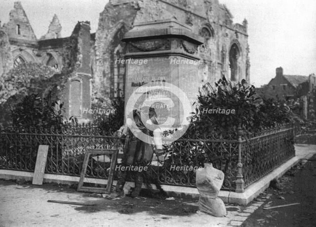 'Dans Peronne Saccagee: La profanation du monument de Catherine de Poix, dite Marie Foure: la statue Creator: Unknown.