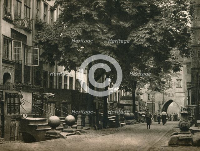 'Danzig. Frauengasse', 1931. Artist: Kurt Hielscher.