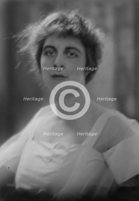 Darby, W.A., Mrs., portrait photograph, 1917 Oct. 20. Creator: Arnold Genthe.