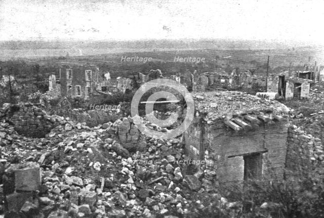 ''De L'Argonne aux Flandres; Les ruines de Montfaucon; vue generale de la ville et..., 1918. Creator: Unknown.