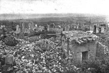 'De L'Argonne aux Flandres; Les ruines de Montfaucon; vue generale de la ville et..., 1918. Creator: Unknown