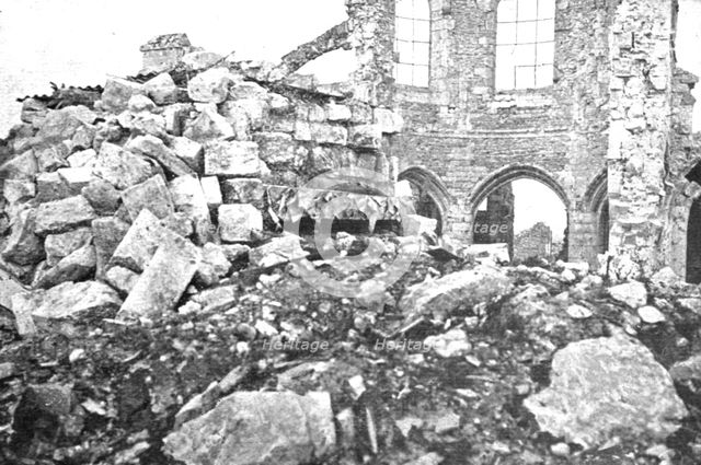 ''De L'Argonne aux Flandres; Les ruines de Montfaucon; vue generale de la ville et..., 1918. Creator: Unknown.