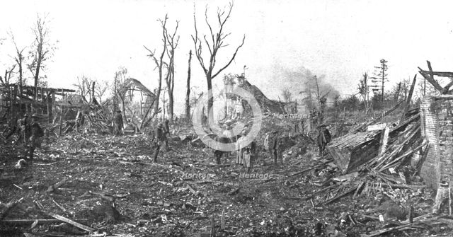 'De la Picardie au Chemin des Dames; les troupes d'assaut americaines dans les ruines..., 1918. Creator: Unknown.