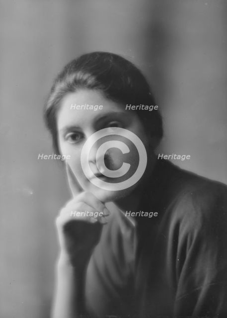 De Saulles, J.L., Mrs., portrait photograph, 1915 May 28. Creator: Arnold Genthe.