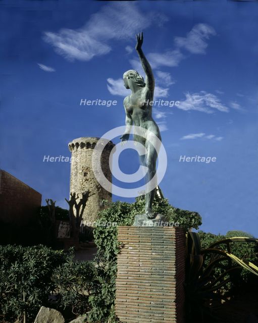 Detail of a bronze Sculpture by sculptor Enric Monjo i Garriga, in front of the house where the a…