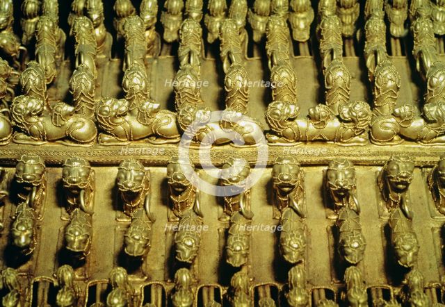 Detail of a gold pectoral with zoomorphic figures round shaped.