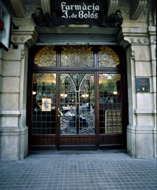 Detail of the entrance door of the Bolós pharmacy on the Rambla de Catalunya - Valencia, 19th cent Creator: Antoni de Falguera i Sivilla (1876-1947)