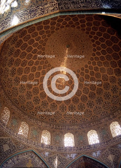 Detail of the interior of the mosque of Sheikh Lotfollah dome in the city of Isfahan, Iran.