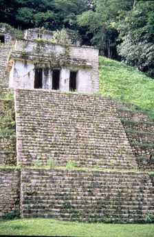 Detail of the staircase and top wall of the pyramid of the Mayan ruins of Bonampak