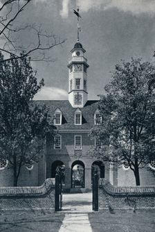 Detail Showing Cupola of Capitol, Queen Anne's Arms over central Arch c1938