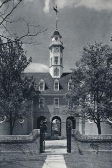 Detail Showing Cupola of Capitol, Queen Anne's Arms over central Arch c1938
