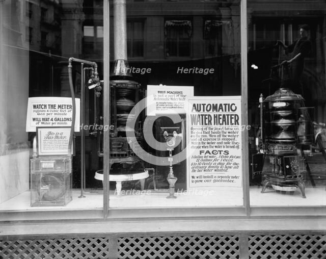 Detroit City Gas Company office, heater, Detroit, Mich., between 1905 and 1915. Creator: Unknown.