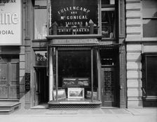 Detroit Photographic Company, 229 5th Ave. [Fifth Avenue], New York, between 1900 and 1910. Creator: Unknown