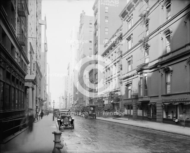 Detroit Publishing Company, Thirty-eighth Street West from Fifth Avenue, N.Y., between 1900 and 1910 Creator: Unknown.