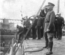 Deux departs; le salut d'adieu du general Pershing a la France 1919. Creator: Unknown