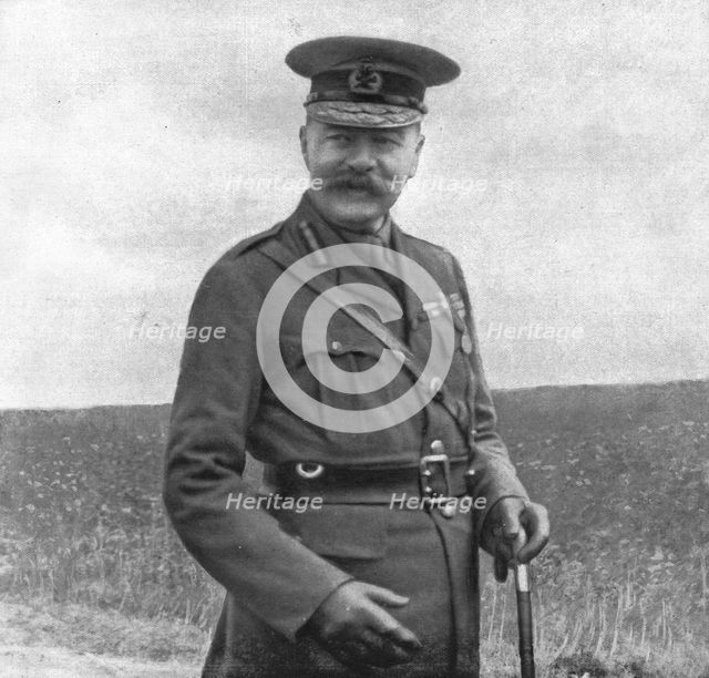 'Deux grands morts; Lord Kitchener photographie a son dernier voyage en France...', 1916 (1924) Creator: Unknown.