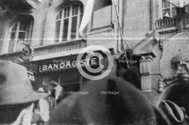 'Deux incidents en Suise; Trois Instantanes de l'incident du drapeau Allemand..., 1916. Creator: Unknown.