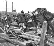 'Devant les Falaises de L'Aisne; Un pont sur l'Oise improvise par le genie 1914. Creator: Unknown