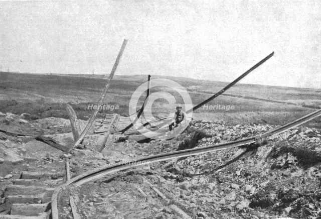 'Devant Verdun; Entre Fleury et Thiaumont, sur la voie du chemin de fer d'interet local qui..., 1916 Creator: Unknown.
