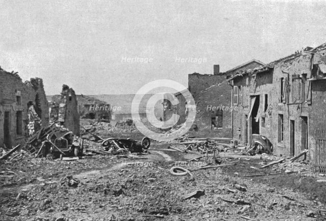 'Devant Verdun; La rue principale de Fleury-devant-Douaumont: les deux camions don’t..., 1916. Creator: Unknown.