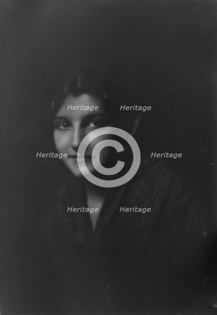 Devine, Edward L., Mrs., portrait photograph, 1917 Oct. 18. Creator: Arnold Genthe.