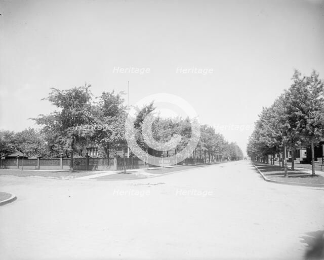 Devonshire Road, looking north, Walkerville, Ont., between 1905 and 1915. Creator: Unknown.