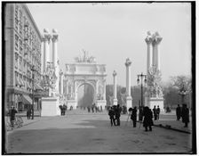 Dewey Arch, New York, N.Y., between 1899 and 1901. Creator: Unknown