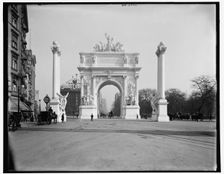 Dewey Arch, New York, N.Y., between 1899 and 1901. Creator: Unknown