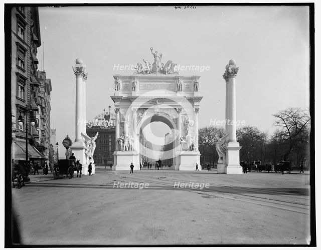 Dewey Arch, New York, N.Y., between 1899 and 1901. Creator: Unknown.