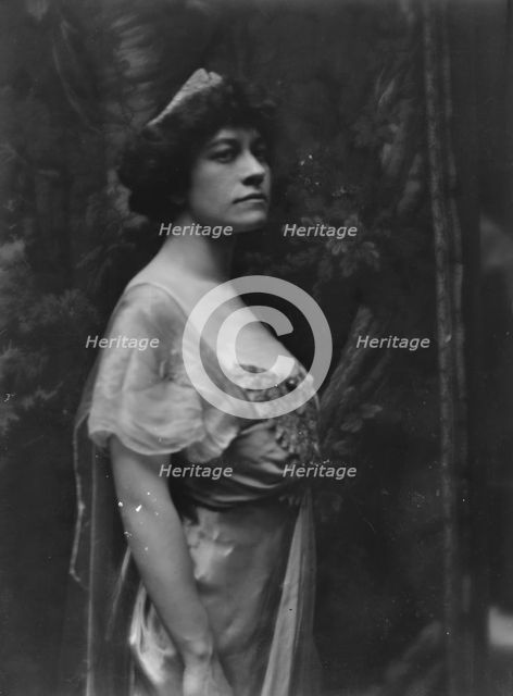 Deyo, Ruth, Miss, portrait photograph, 1913. Creator: Arnold Genthe.