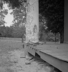 Decaying antebellum plantation, Greene County, Georgia, 1937. Creator: Dorothea Lange