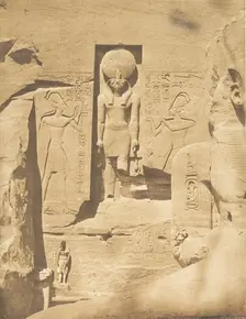 Décoration de l'entrée du grand Spéos d'Abousembil (Le Dieu Phré recevant les offran..., March 1850. Creator: Maxime du Camp