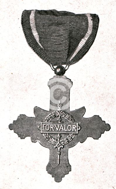 'Decorations de Guerre; La croix de guerre americaine, vue de revers', 1917. Creator: Unknown.