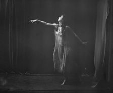 Delarer, Llellwyn, Miss, 1917 Creator: Arnold Genthe