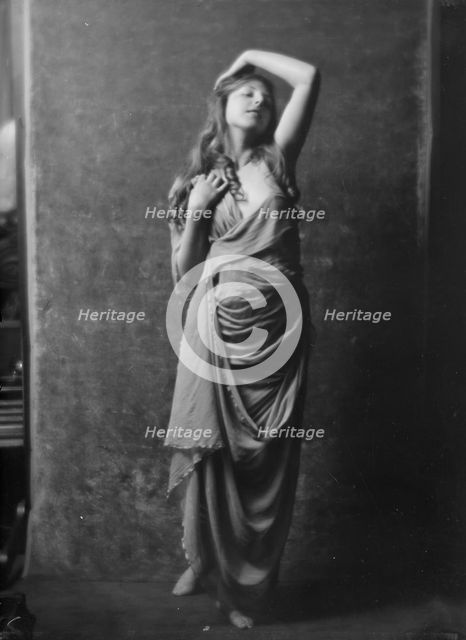 Delarer, Llellwyn, Miss, portrait photograph, 1917. Creator: Arnold Genthe.