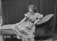 Delarer, Llellwyn, Miss, portrait photograph, 1917. Creator: Arnold Genthe