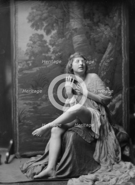 Delarer, Llellwyn, Miss, portrait photograph, 1917. Creator: Arnold Genthe.