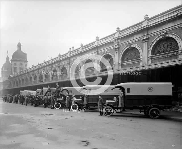 Delivery lorries at Smithfield Market, London, 1915. Artist: Bedford Lemere and Company